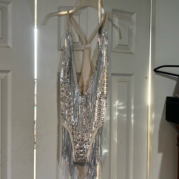 Eastnwest label one piece - Picture 2 of 7